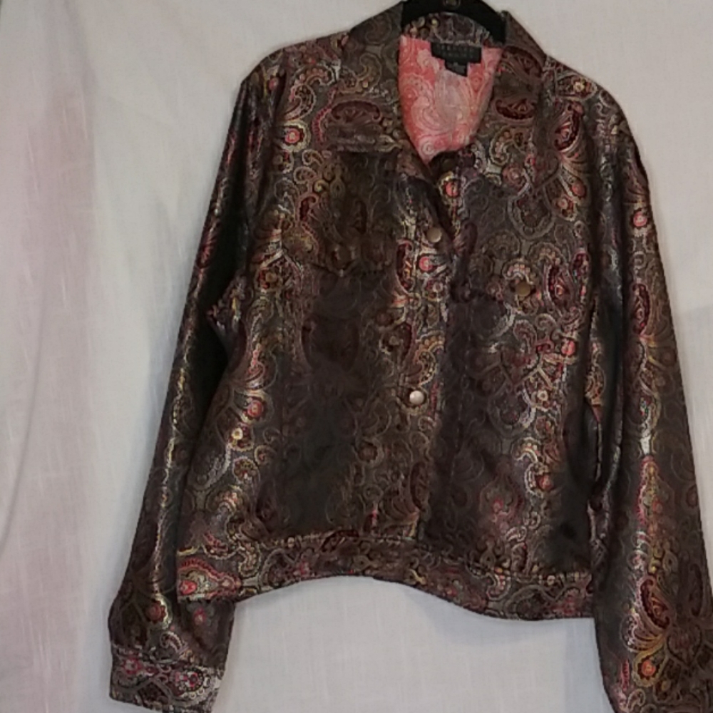 Women long sleeve jacket.